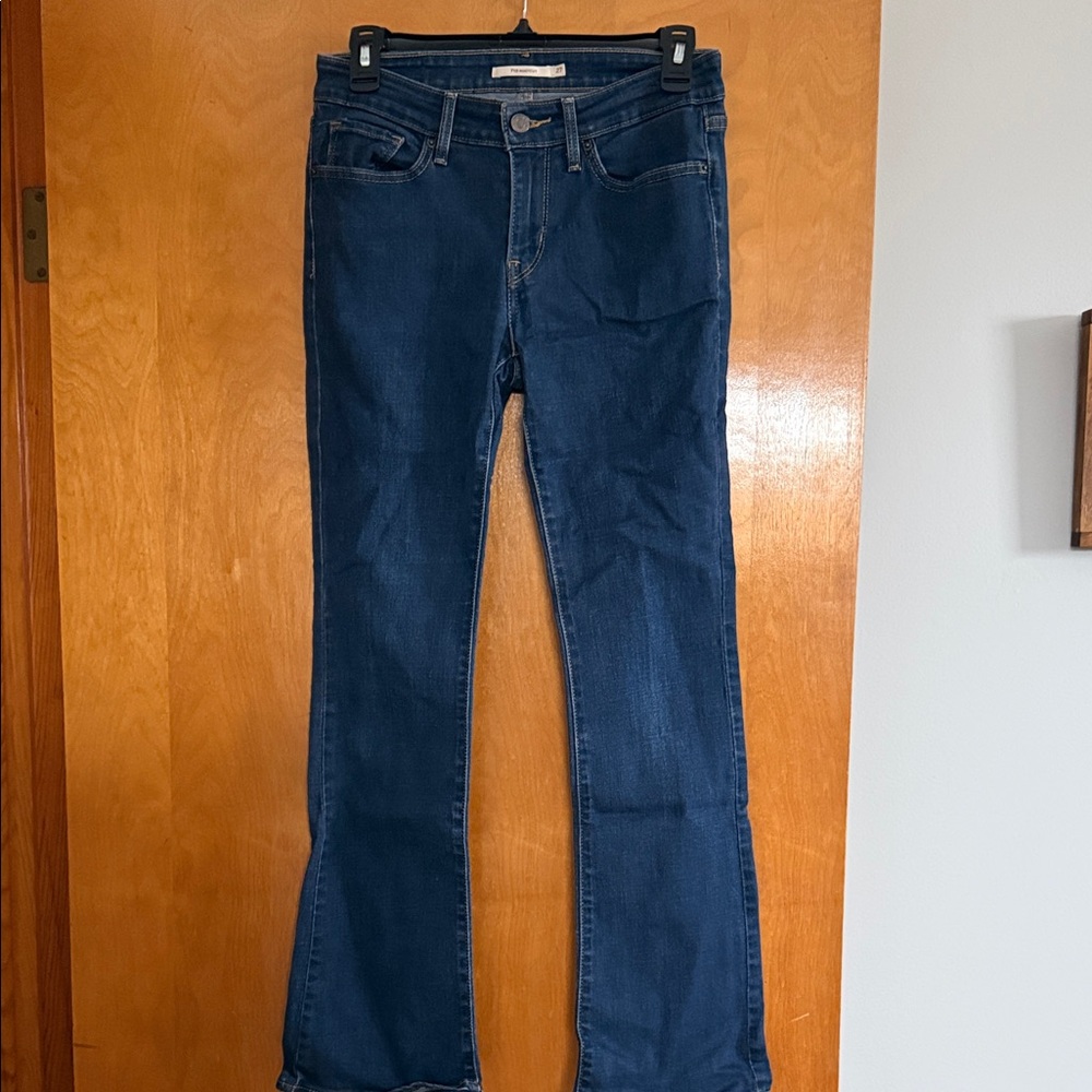 2 pair Women's Levi’s Blue Jeans- one the tag is torn. Picture included